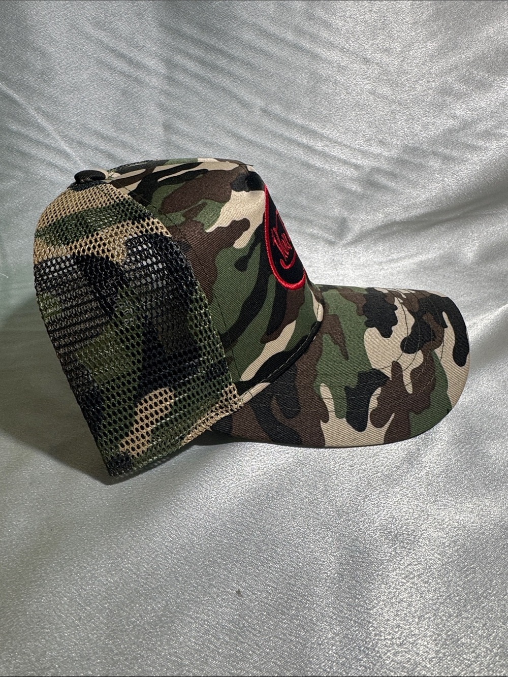 Von Dutch Camouflage Trucker Hat with Red Logo Patch🔥New! - Picture 2 of 3